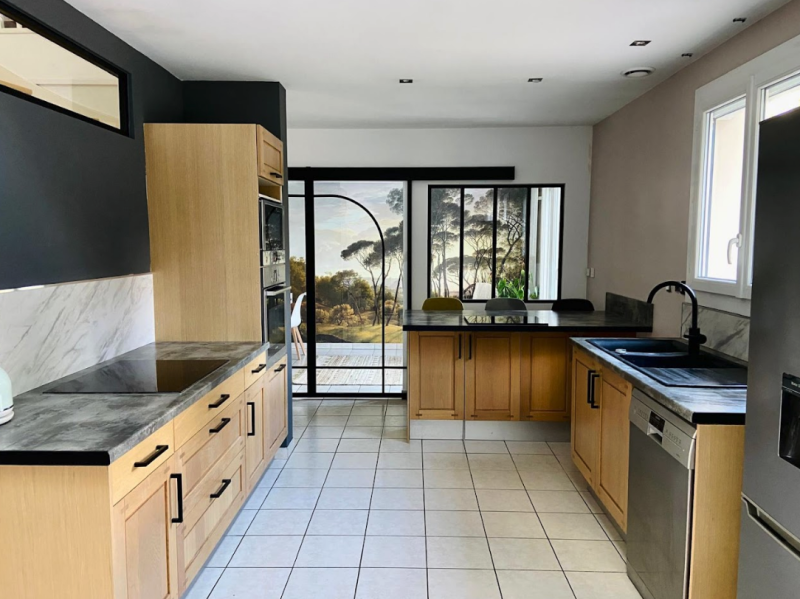 Renting a detached house for filming in Paris