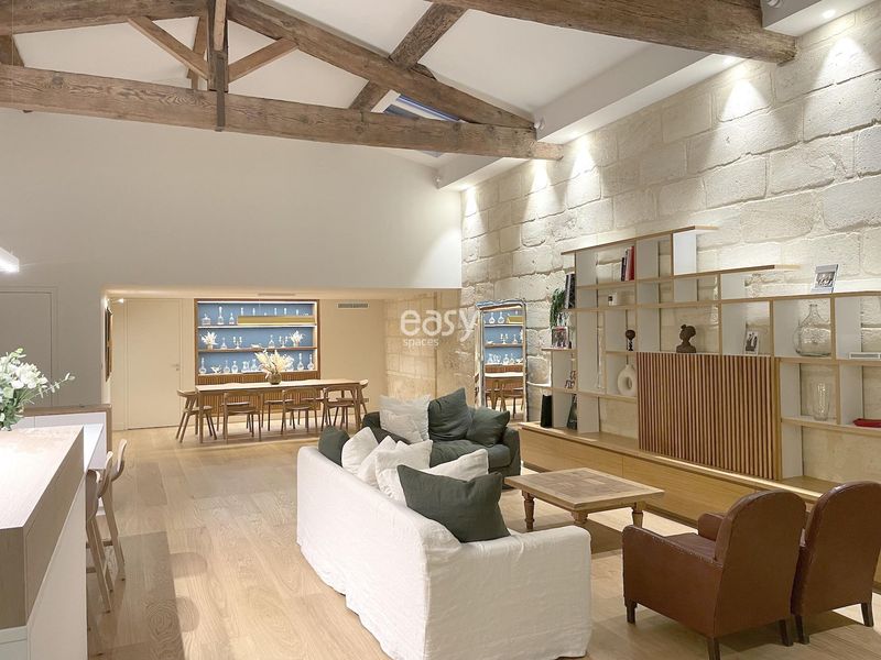 Shooting location situated in the very center of Bordeaux, FRANCE