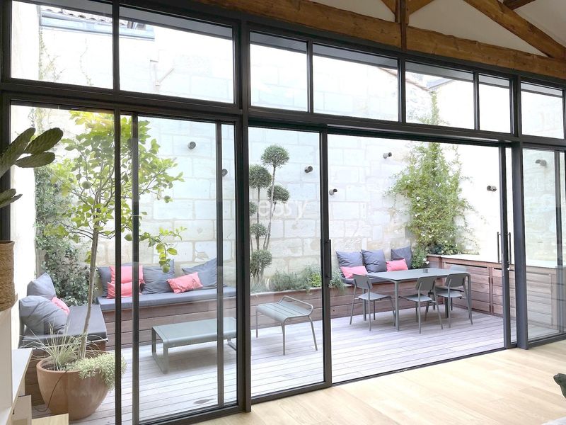 shooting location with a spacious and charming patio in Bordeaux, FRANCE