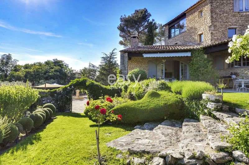 Villa available for rent for professional photo shooting sessions in the beautiful Luberon region