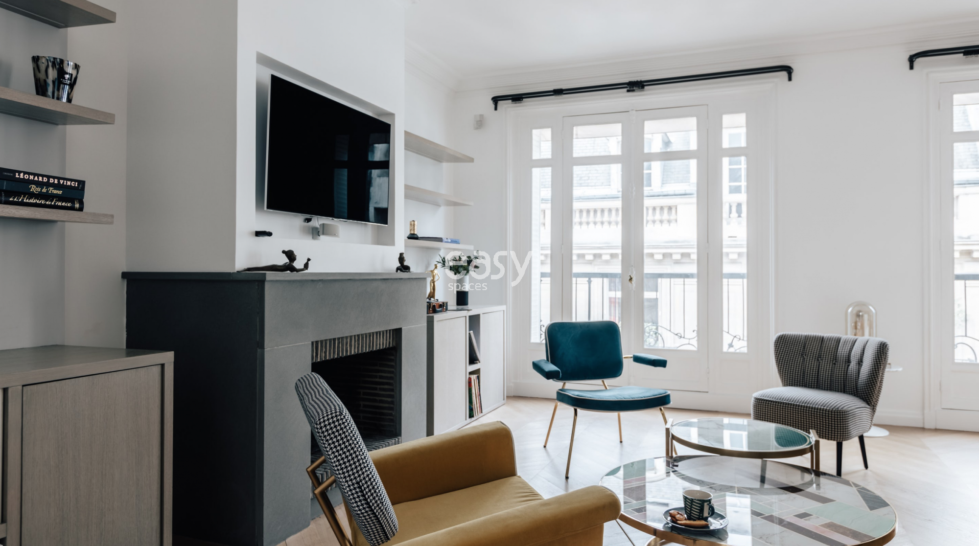 Private apartment available for rent in Paris, France, specifically equipped and ideal for professional photoshoots and creative shooting sessions