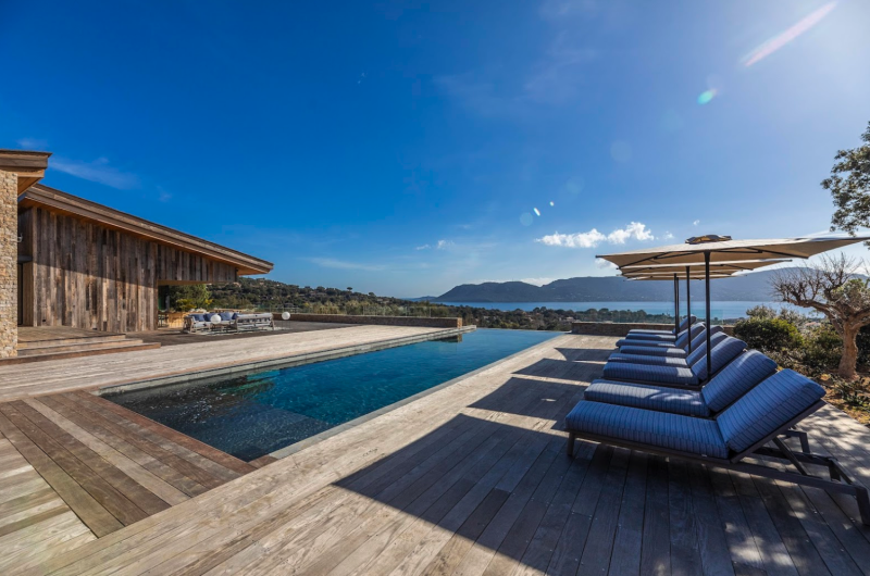 Rent a house with sea view for filming in Corsica