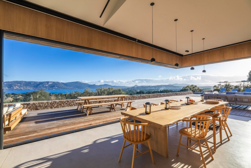 Renting an ultra-modern villa for a photo shoot in Corsica