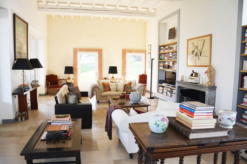 Location available for filming at a scenic and accessible site in the 31 area