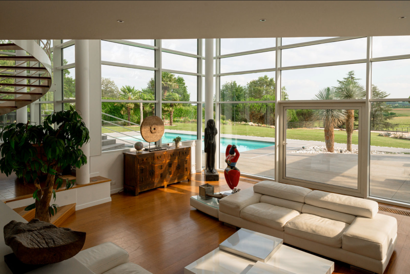 rent an unusual villa for a photoshoot near Paris