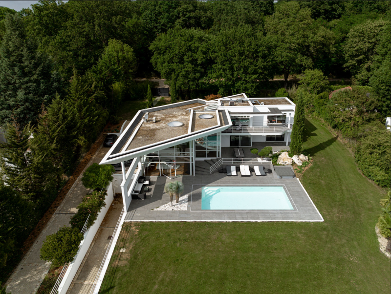 Renting a modern house for a photoshoot in Paris