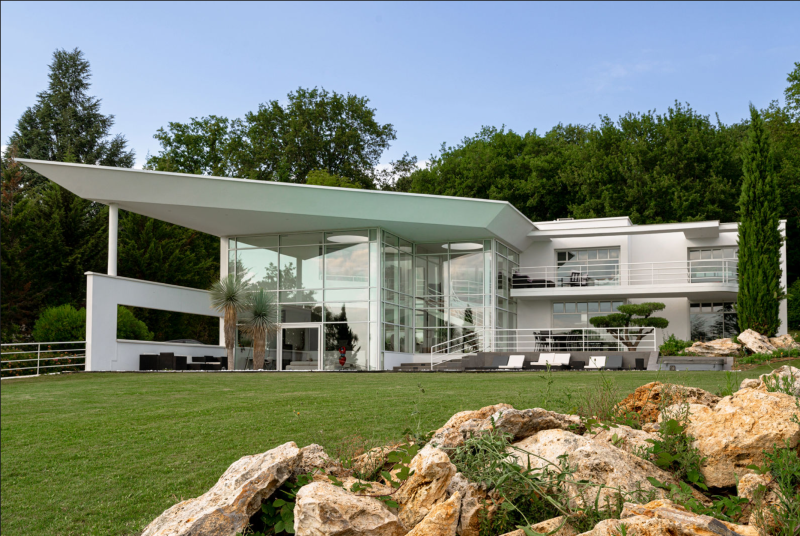 1970s house rental for an event in Paris