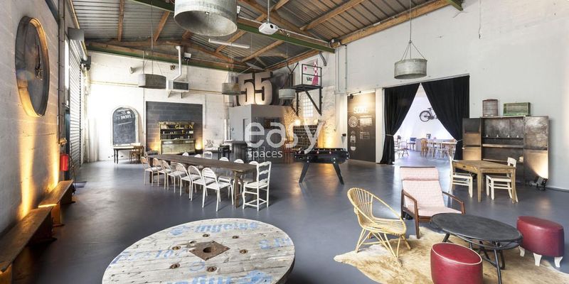 scenery and decorative settings specially designed for photography shoots held in the city of Paris