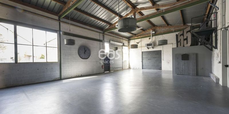 Where to find an agency specializing in locations suitable for film and advertising production in Paris and its surrounding areas?