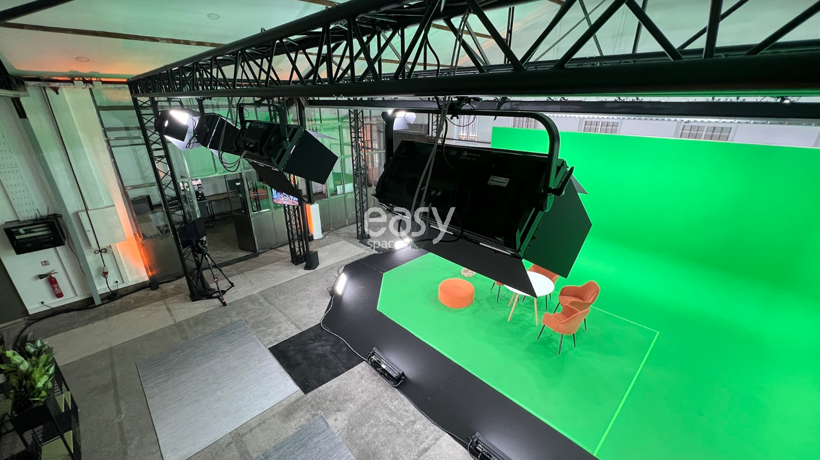 High Quality Professional Photo Studio Available in Paris, FRANCE XR