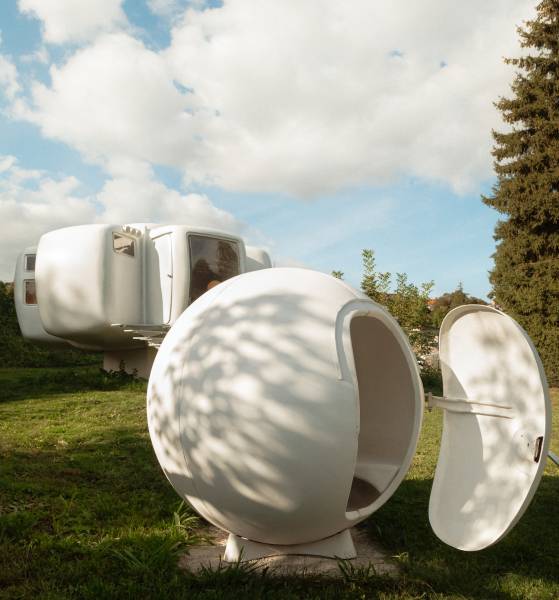 A uniquely unusual and distinctive setting specifically designed for a professional photo shoot in FRANCE