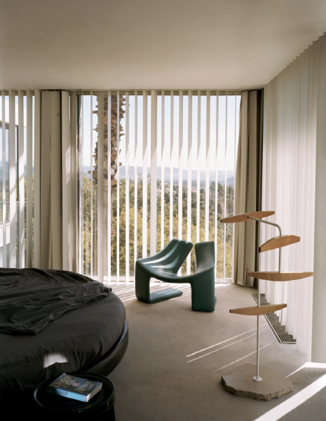 Rental of an unusual and authentic 1970s style location in FRANCE for a photoshoot in Cannes