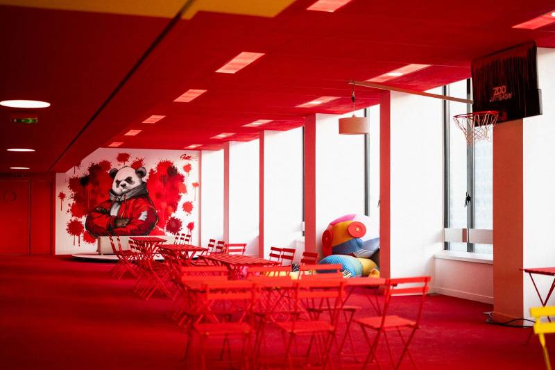 Room rental for photoshoot sessions in Paris, France, including all necessary amenities for professional shooting