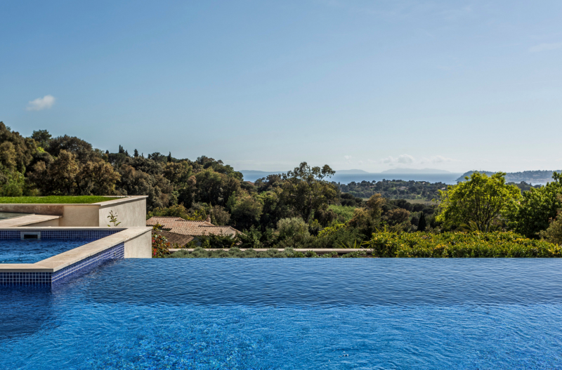 Sea view swimming pool perfectly suited for professional photo shoots in the Var region of FRANCE