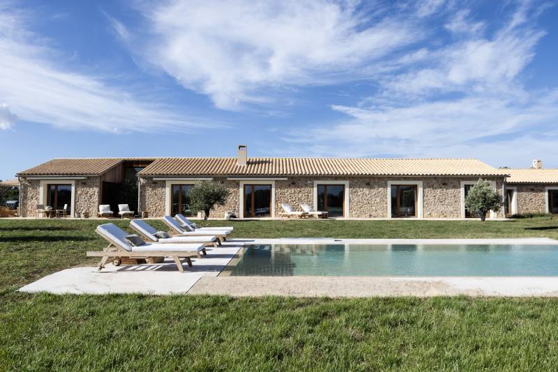 Modern estate in France available for rent specifically for professional photo shoots in Mallorca