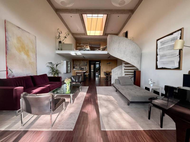 Unusual loft for filming in Paris