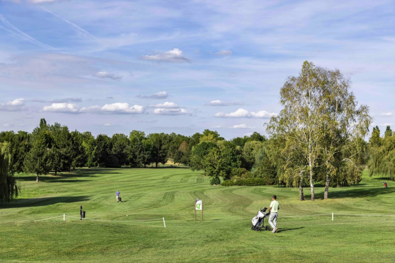 Outdoor setting for a Paris photoshoot