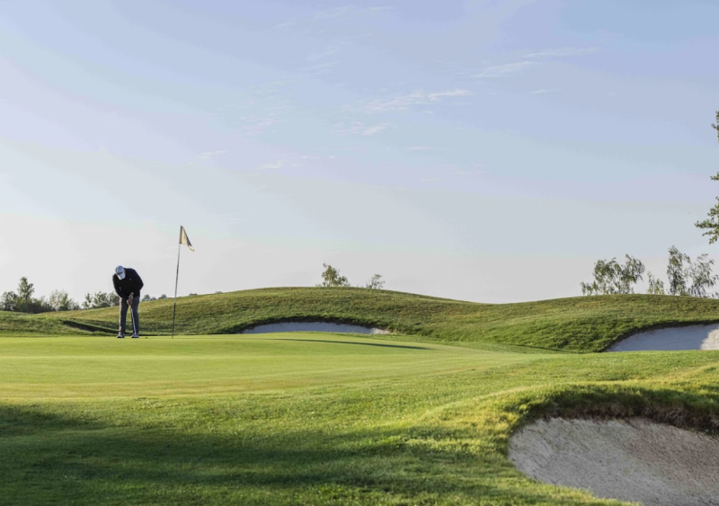 golf course for rent for filming in Paris