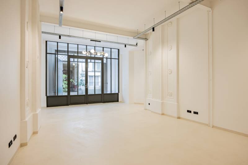 Location for a Spacious and Well-Equipped Showroom in Paris, FRANCE