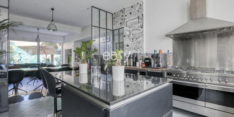 unique and distinctive commercial space available for rent in the city of Lyon