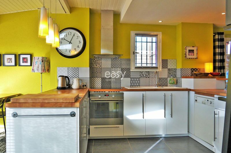 to suggest a filming location to a location scouting agency as an option