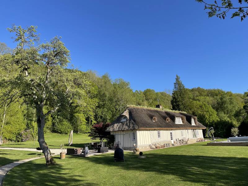 rural outdoor shooting location in the French countryside with natural scenery and rustic elements