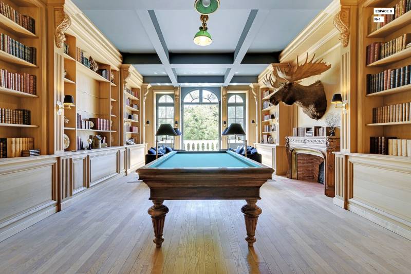 Rent an Authentic and Elegant Haussmannian Living Room for a Professional Photo Shoot in Paris, FRANCE