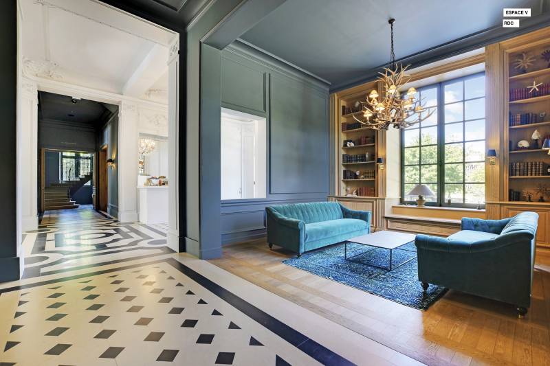 Renting a venue in FRANCE for an elegant cocktail dinner reception in Paris