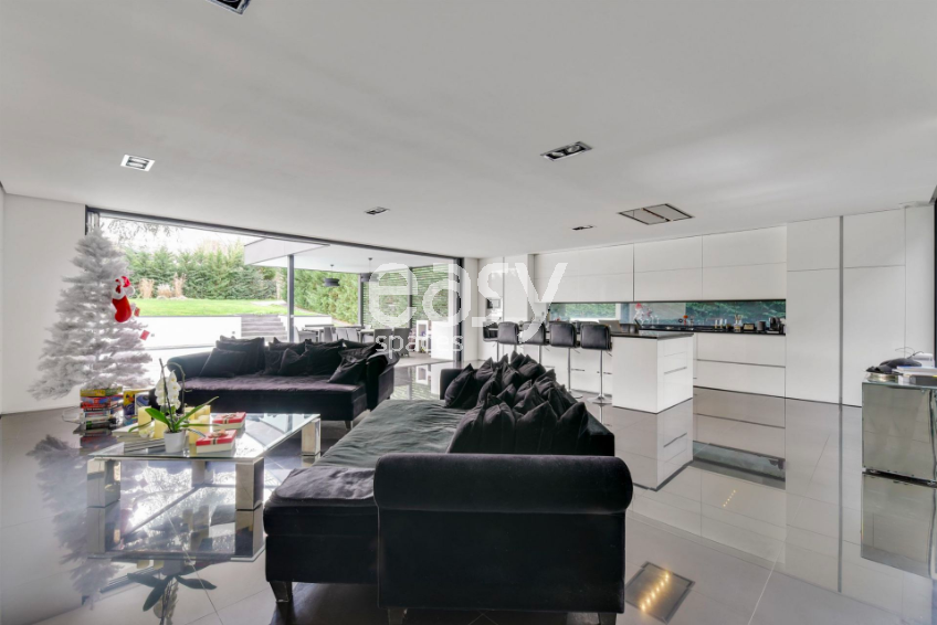 Where is it possible to offer your house for a filming project or a shooting session?