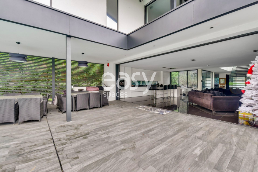 Private place located in the Paris region available for rental for photo shoots and professional shooting sessions