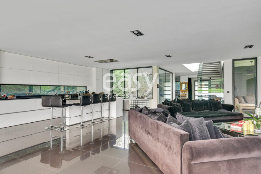 Private villa available for rent suitable for professional photo shoots in Paris