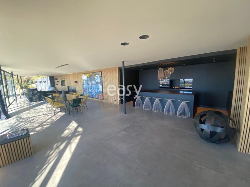 decor for an extensive and beautifully arranged photo production set in the Var region