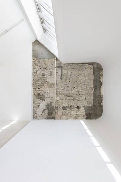 Renting a raw and untouched location for a professional photoshoot in the beautiful South of France