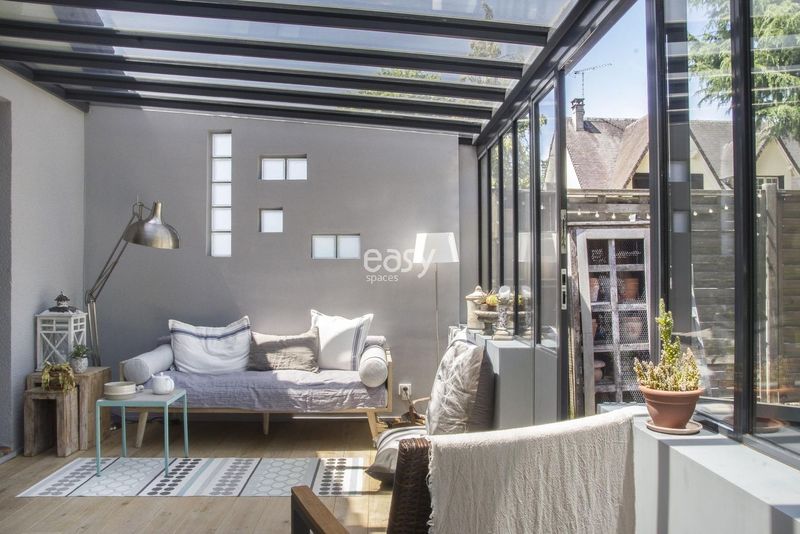 artist's studio available for rent specifically designed for professional photoshoots in the heart of Paris