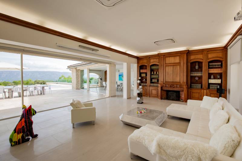 Contemporary house available for rent near Avignon in France with modern amenities and spacious living areas