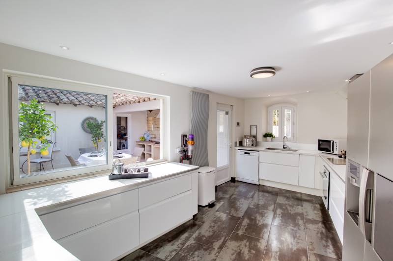 location of the photo shoot in the beautiful sunny south of France