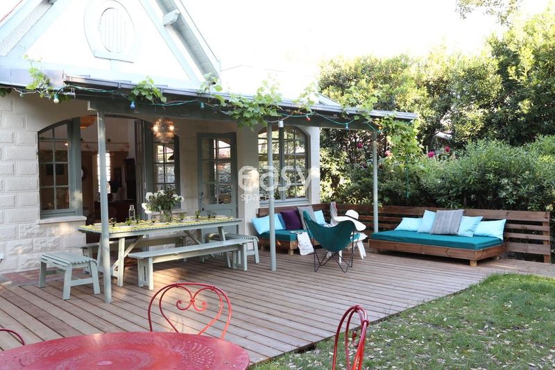 Where exactly can one locate a suitable filming location at Cap-Ferret?