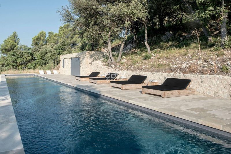 Private location available specifically for filming projects in the Lubéron area