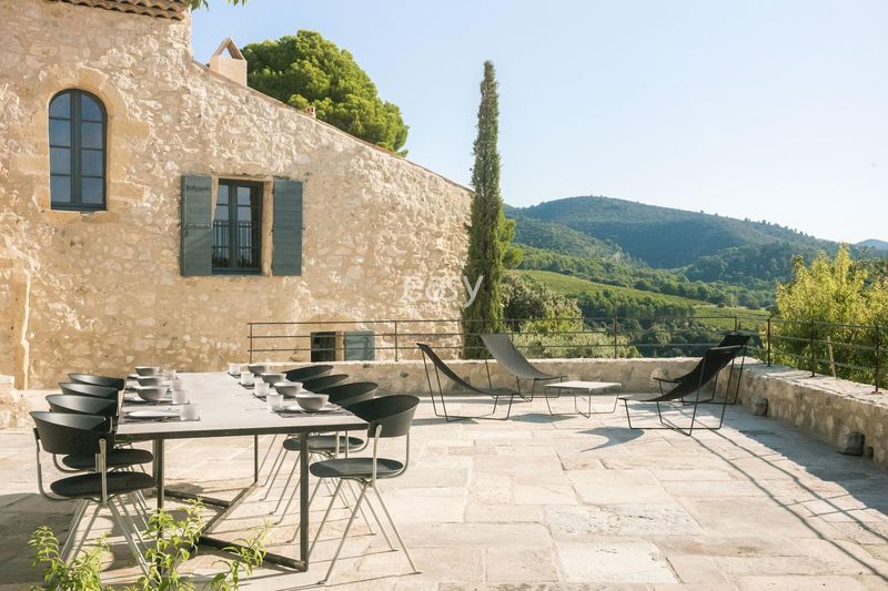 Places and Settings Ideal for a High-Quality Photo Production in Luberon