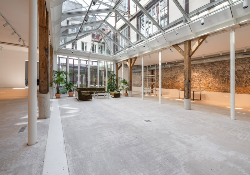 Industrial loft for rent for photo shoots in Paris