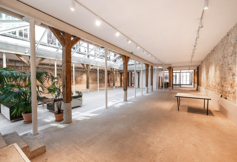 unusual space in the center of Paris for a fashion show