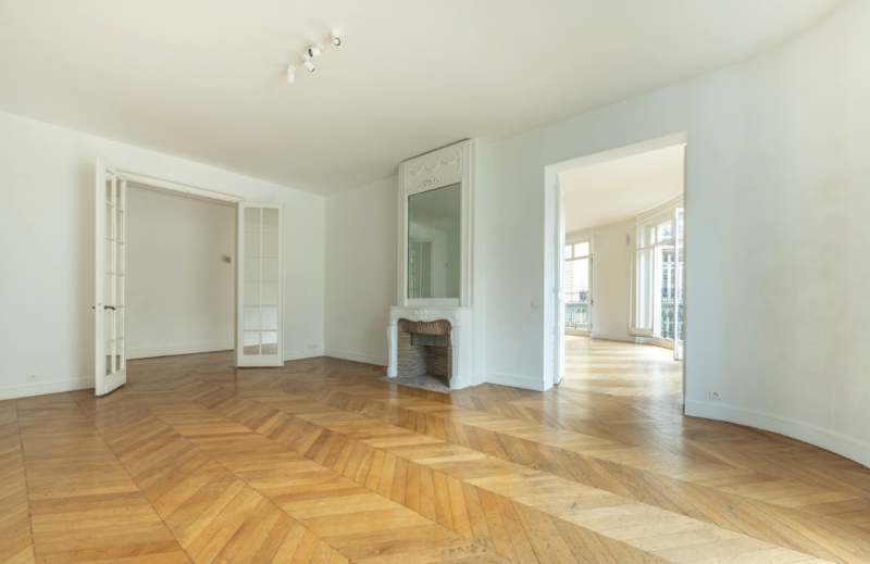 Rent a bright apartment for a photoshoot in central Paris