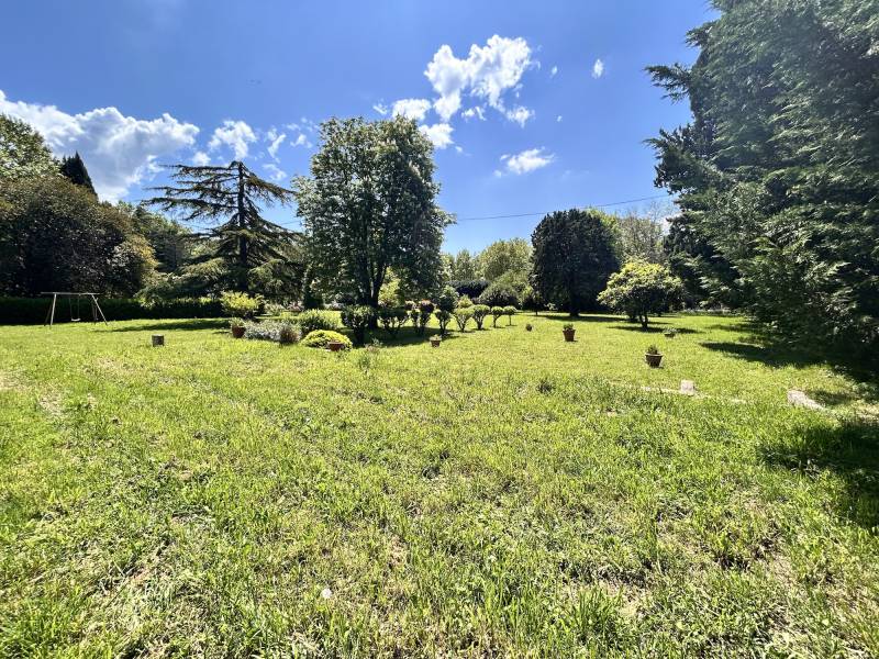 Bucolic garden setting ideal for professional filming or shooting in Provence, FRANCE