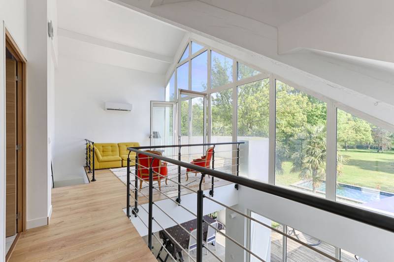 Renting a house in Paris, France for hosting a professional or private event with all necessary amenities and services