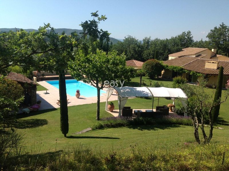 Private house located in Aix-en-Provence especially designed for professional photo productions and photography sessions