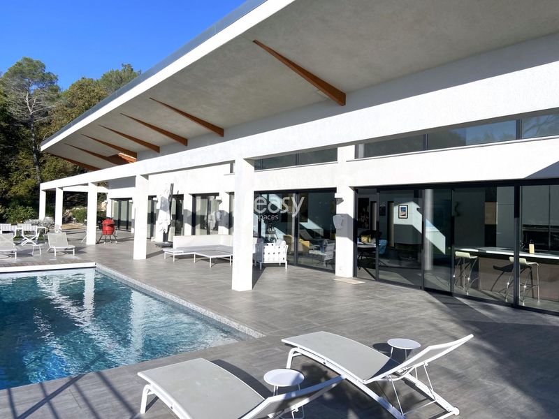 Contemporary villa ideally suited and available for filming purposes in Nice, FRANCE