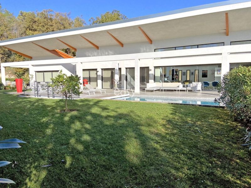 modern house available for rent for professional photo production in FRANCE 06