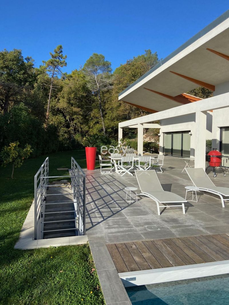 Modern house available for rent in FRANCE ideal for a professional photo shoot in the region 06