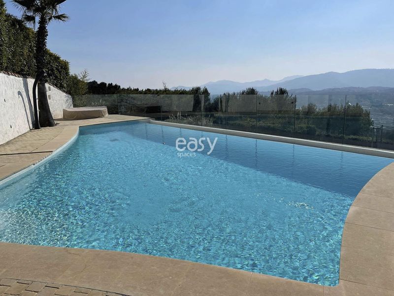 rental of unusual and unique places located in the southeastern region of FRANCE