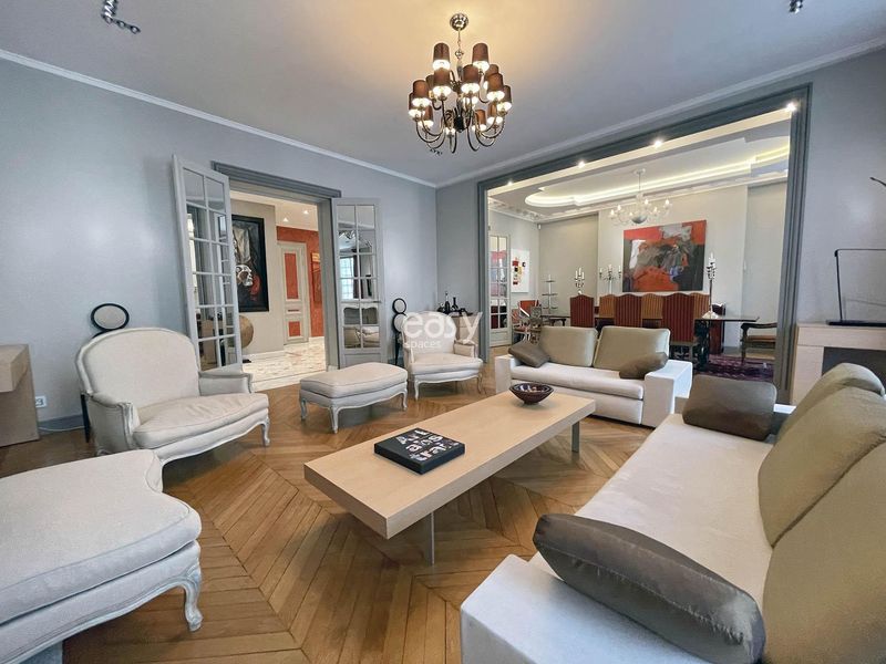 Apartment with wooden flooring and decorative moldings available for photo shoots rental in Paris 16th arrondissement, France